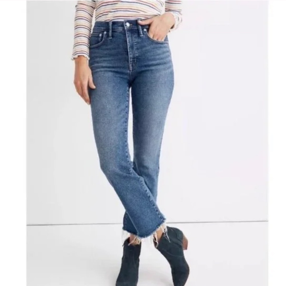 LEVI’S Wedgie Straight Raw Hem Medium Wash High Waisted Jeans